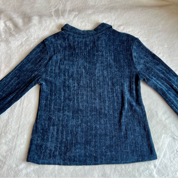 Rue 21 textured long sleeve top, color dirty blue, size medium - Picture 2 of 2